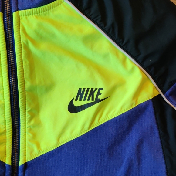 Nike hooded sweatshirt with fun neon details - Picture 5 of 11